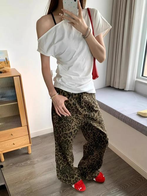 豹纹裤怎么搭配鞋