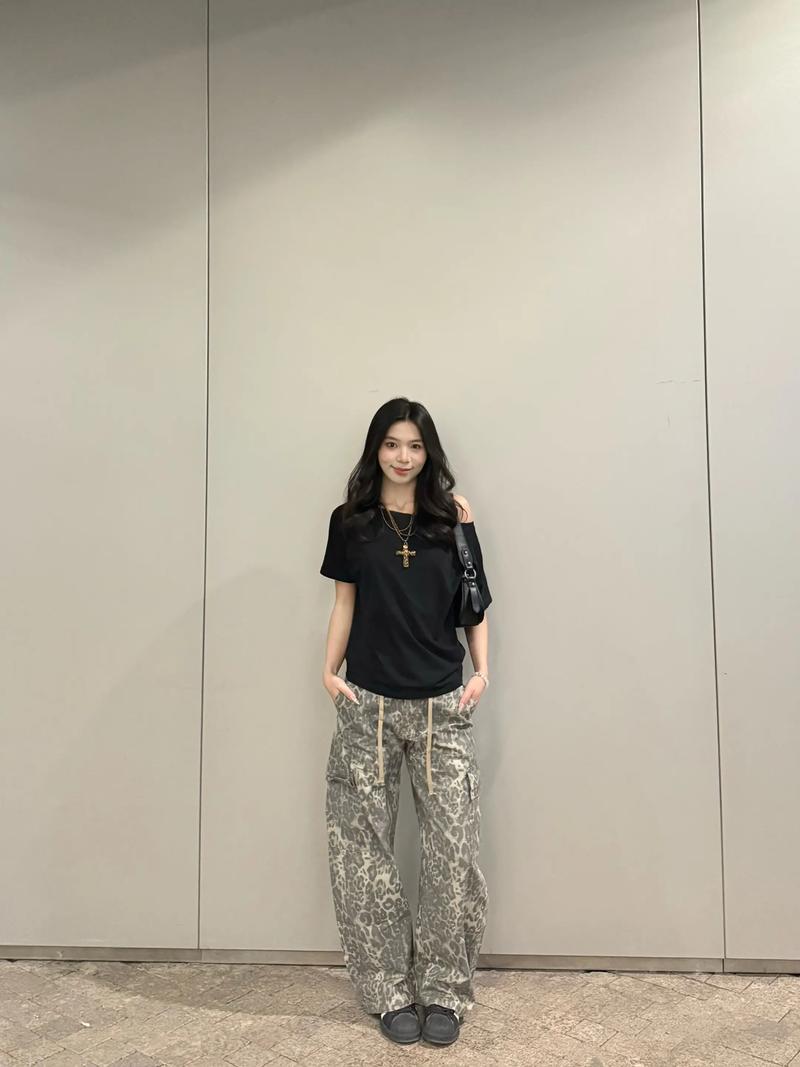 豹纹裤怎么搭配鞋