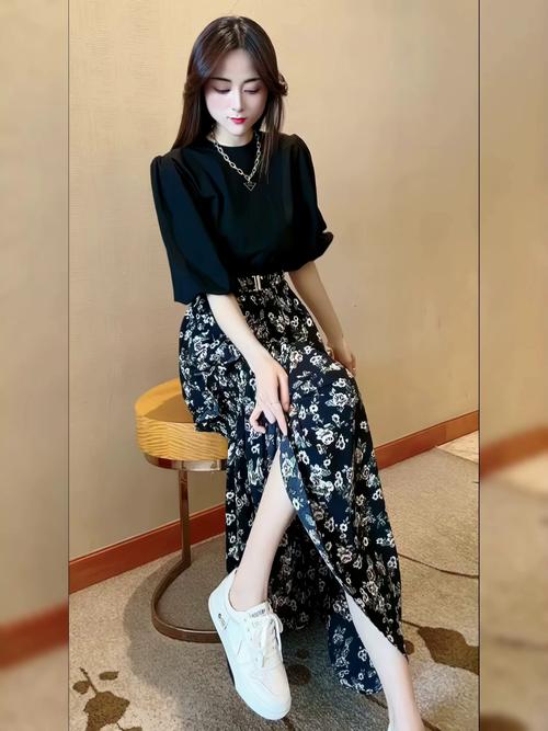 夏季2025新款淑女气泡泡怎么搭配裤子