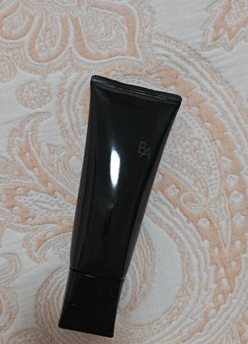 黑色洗面奶洗毛孔里