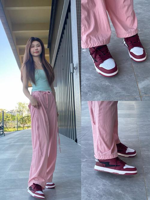 粉鞋配什么裤子