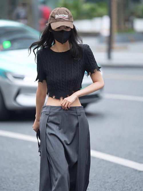 针织短款上衣T恤怎么搭配