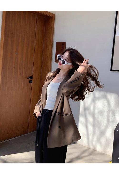 bm的上衣怎么搭配