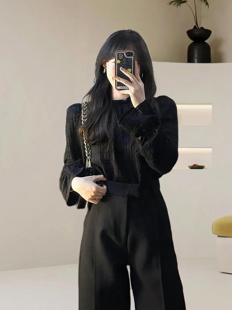 黑衬衫配什么外套