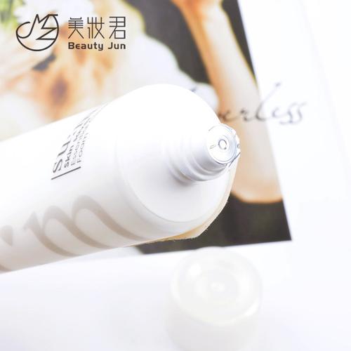 呼吸精粹焕肤洗面奶