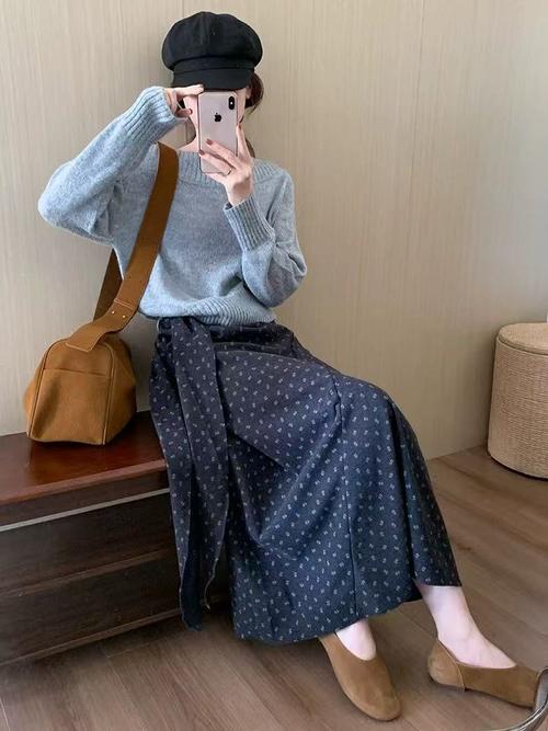 碎花半身裙冬天怎么搭配上衣