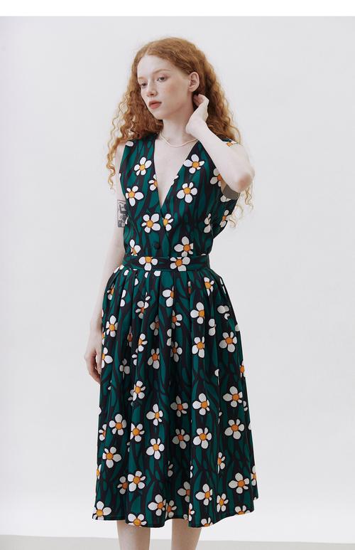 印花中长款伞裙怎么搭配