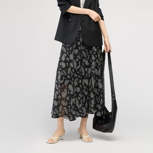 印花中长款伞裙怎么搭配