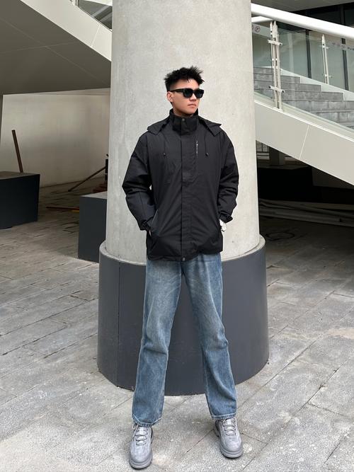 男运动鞋秋天怎么搭配衣服