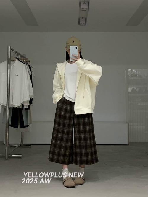 秋天穿的卫衣怎么搭配