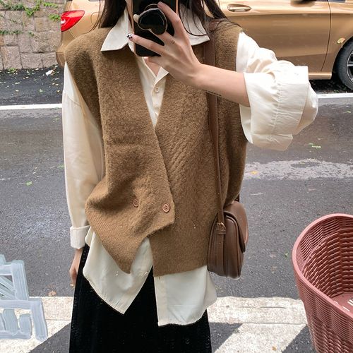 粽色背心毛衣怎么搭配