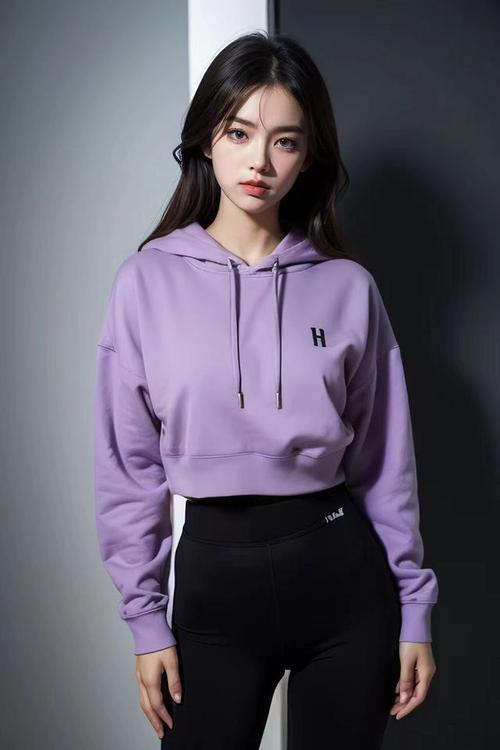 紫色长卫衣怎么搭配裤子