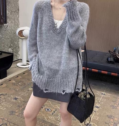 针织毛衣有洞怎么搭配