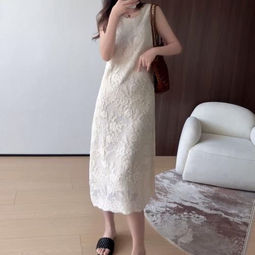 无袖裙子怎么搭配秋装