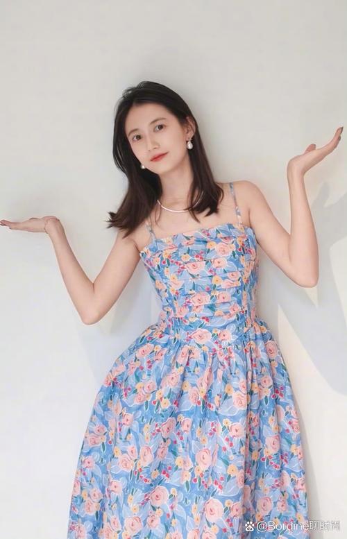 花裙子的怎么搭配图片