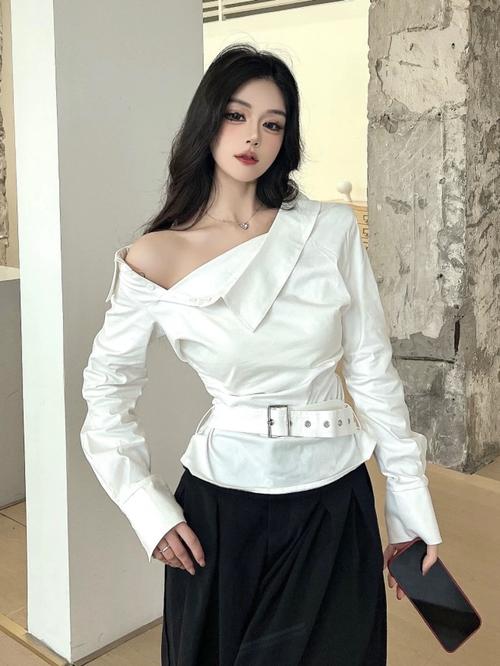 衬衣搭肩膀怎么搭配