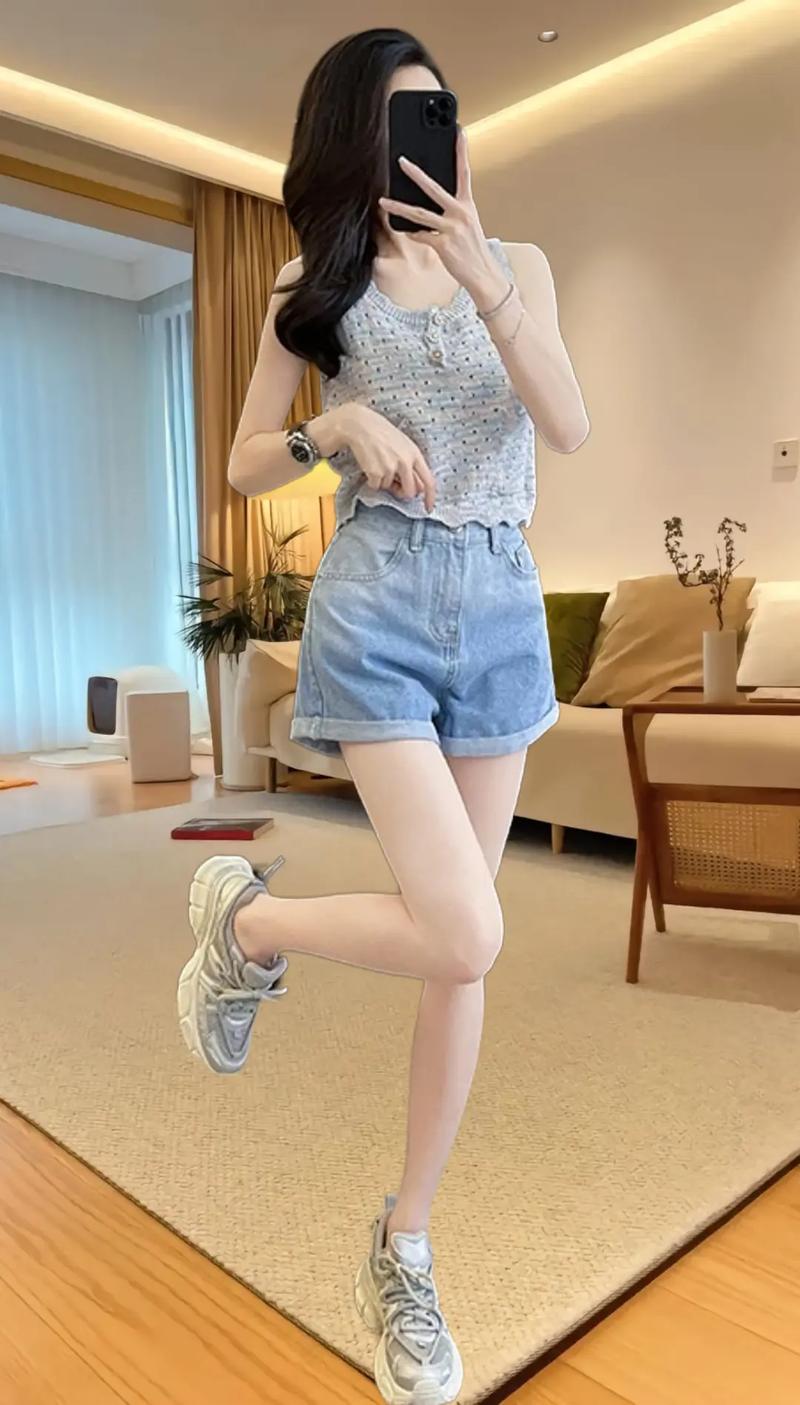 短裤配什么衣服好看