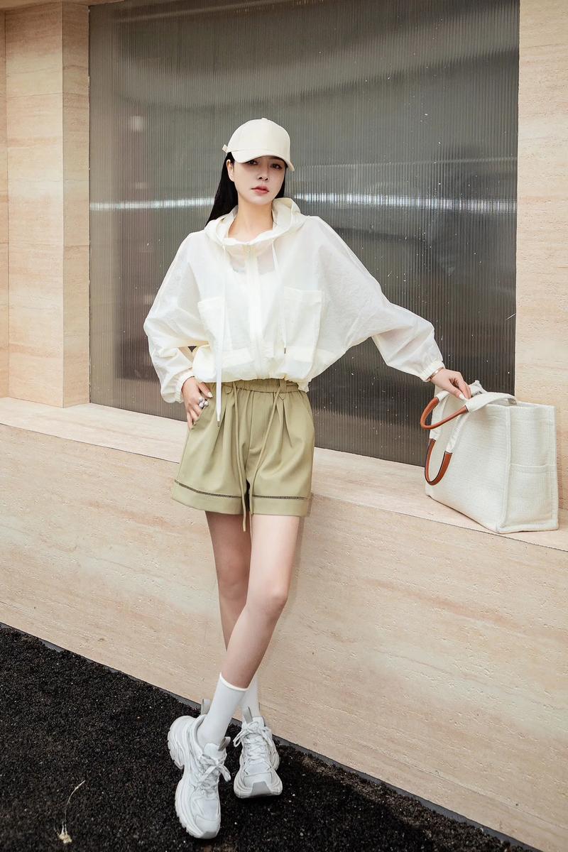 短裤配什么衣服好看