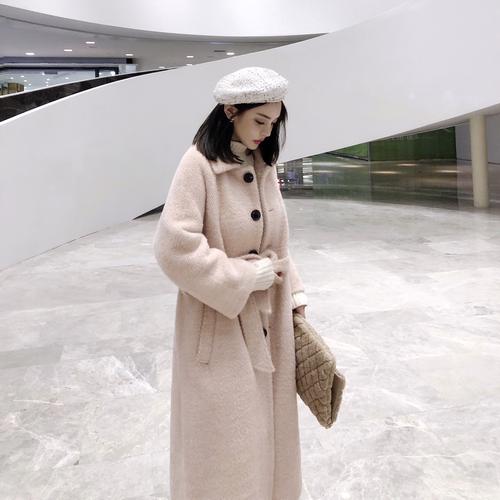 藕粉长大衣怎么搭配好看