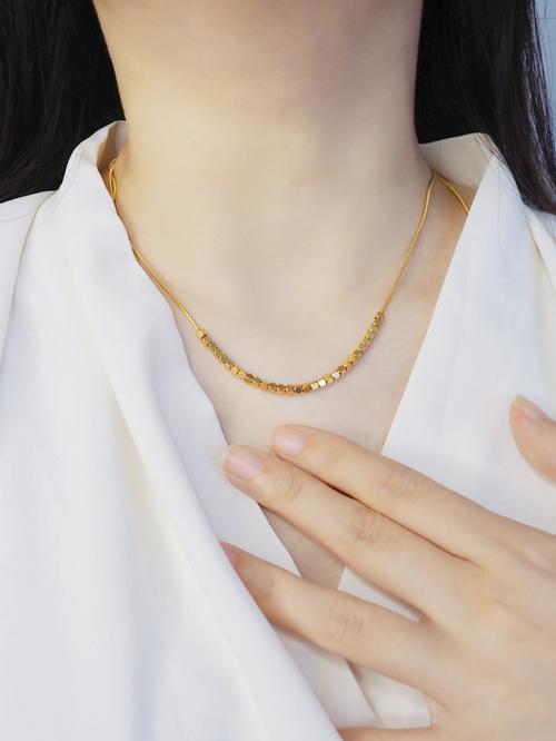 细项链怎么搭配