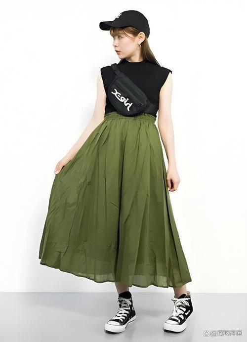 秋季军绿色半裙怎么搭配
