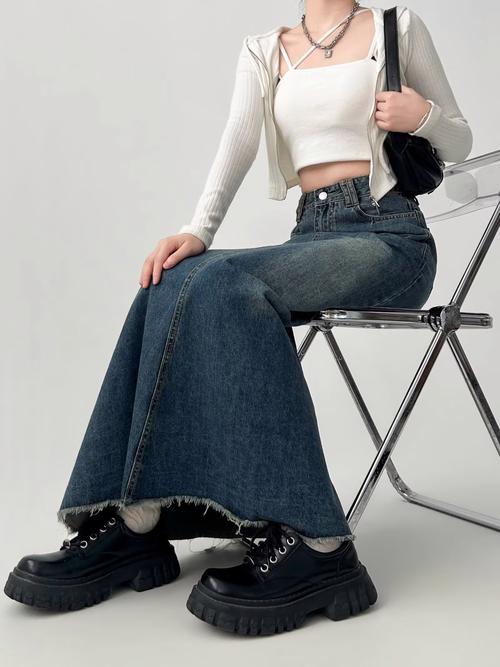 长款半身牛仔包臀裙怎么搭配