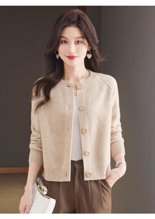 长开衫怎么搭配衣服图片欣赏