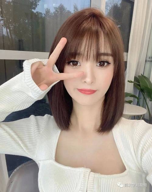 齐肩内扣短发怎么搭配衣服