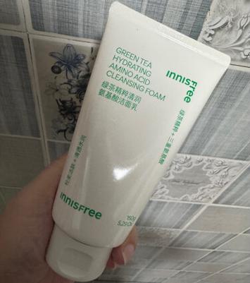 绿茶洗面奶是碱性吗