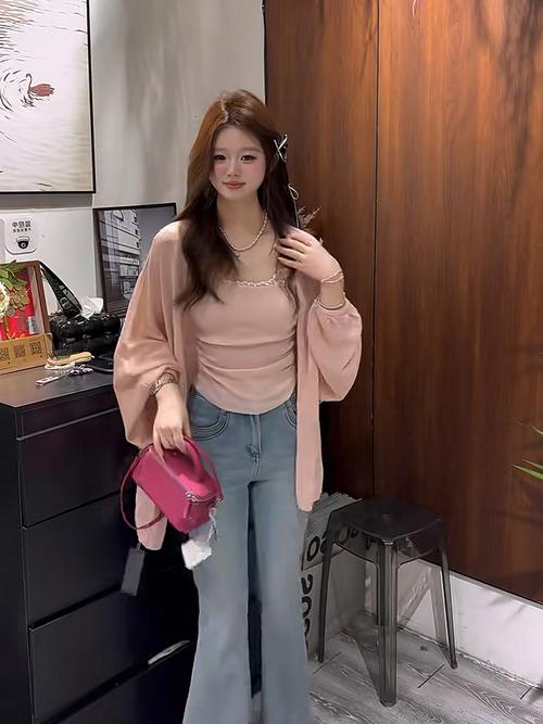 吊带针织衫怎么搭配什么外套