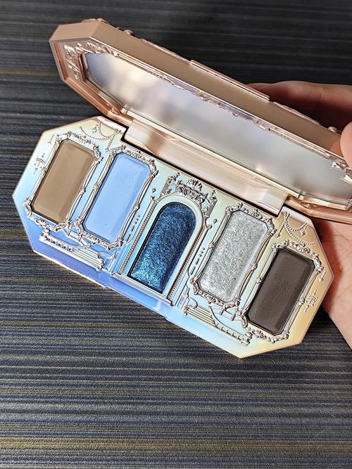 兰瑟人鱼眼影盘怎么搭配