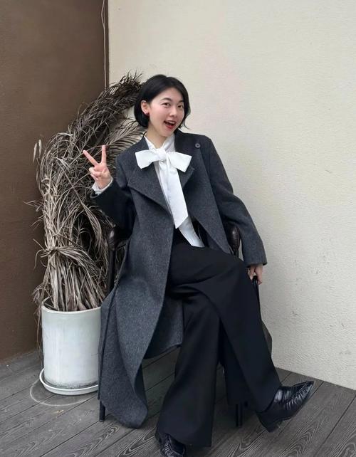 短头发穿衣服怎么搭配