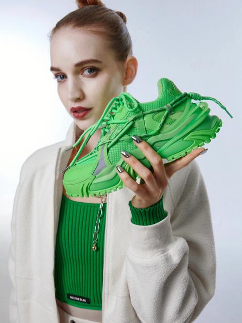 绿色鞋子搭配什么裤子