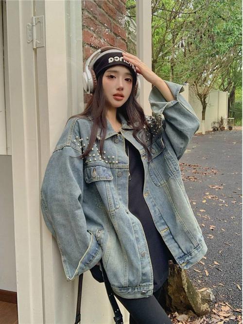 牛仔外套怎么穿衣搭配