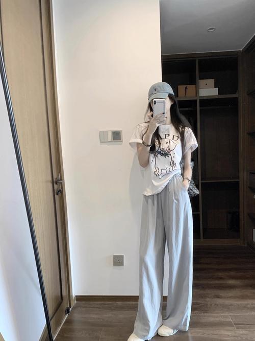 韩版t恤怎么搭配裤子