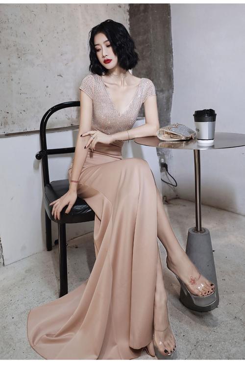 晚礼服怎么搭配好看