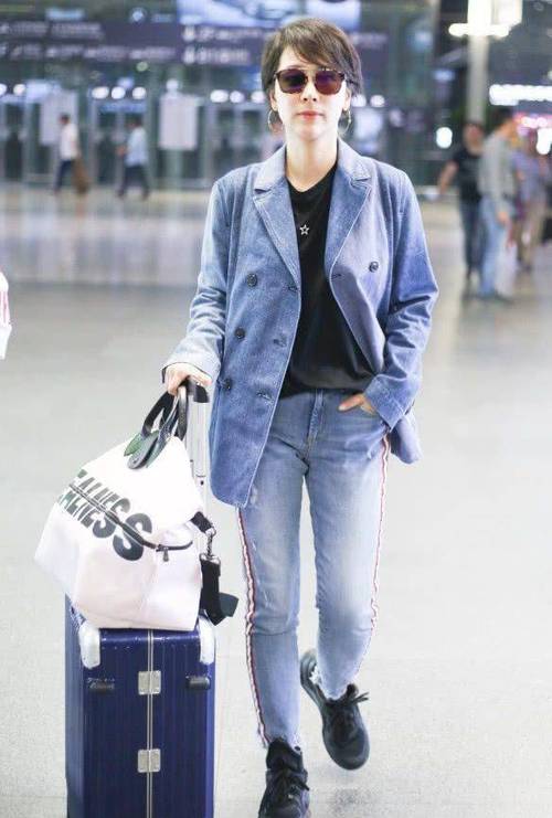 蓝色上衣短袖下身怎么搭配