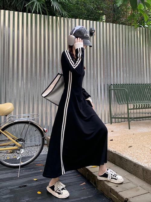 秋季过膝连衣裙怎么搭配图