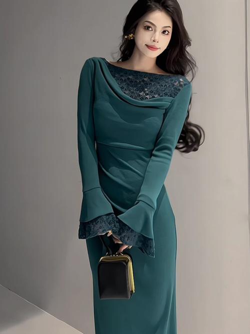 秋季过膝连衣裙怎么搭配图