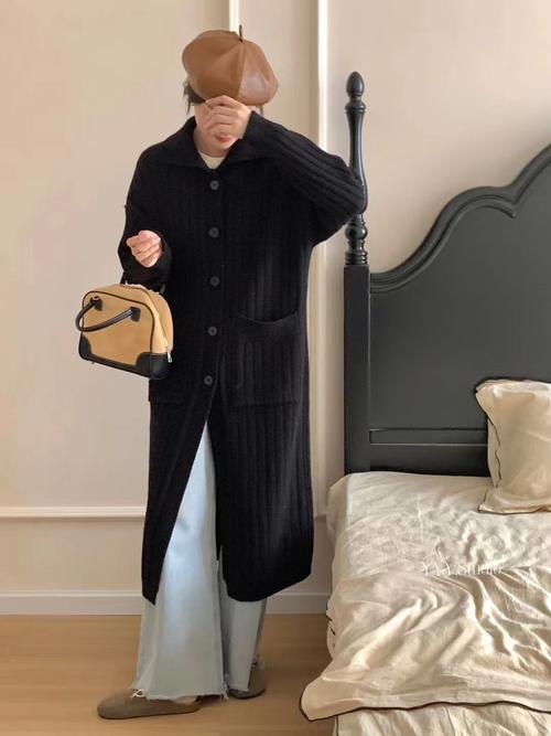 长款黑色针织外套怎么搭配