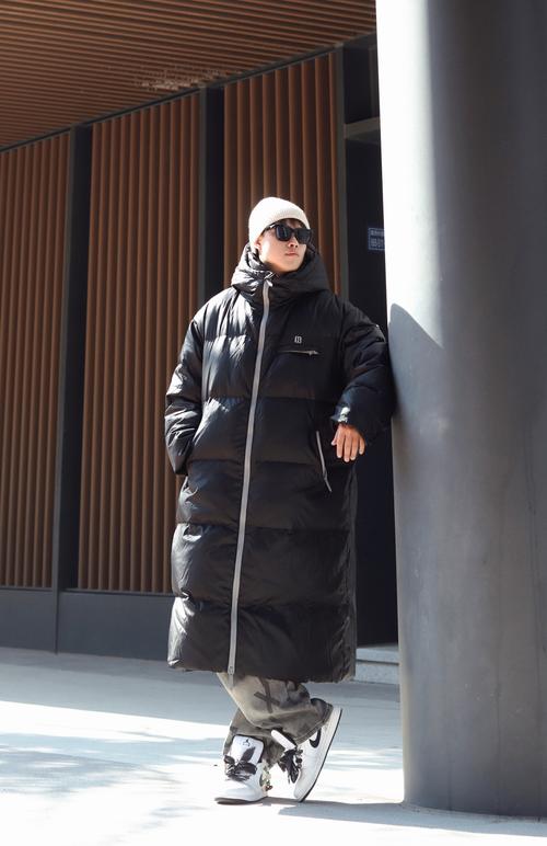 男羽绒服搭配什么裤子