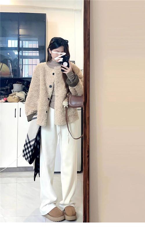 2025皮草大衣怎么搭配图片