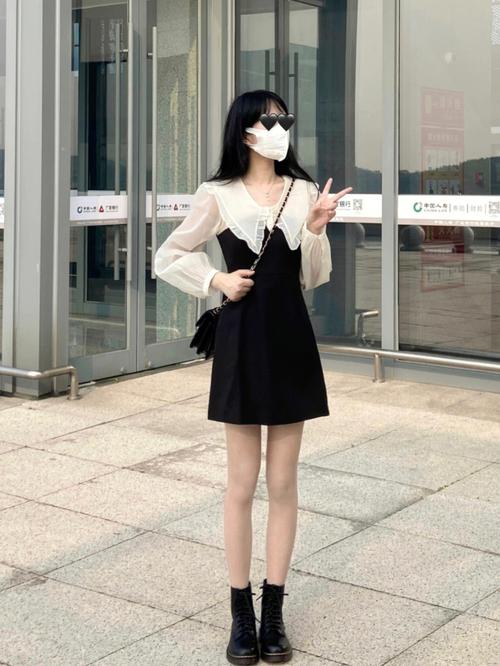 马丁靴配什么裙子