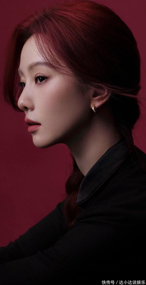 大红色头发怎么搭配衣服图片大全