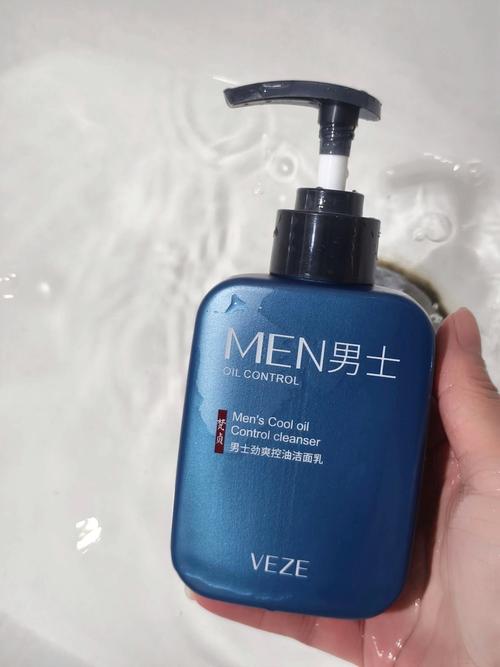 男生用的蓝色洗面奶