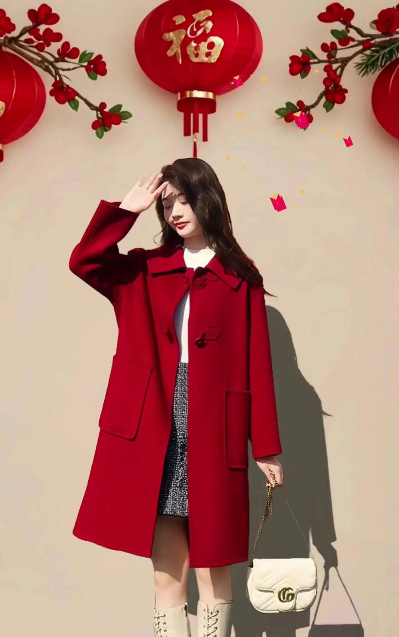 红羊毛大衣怎么搭配衣服