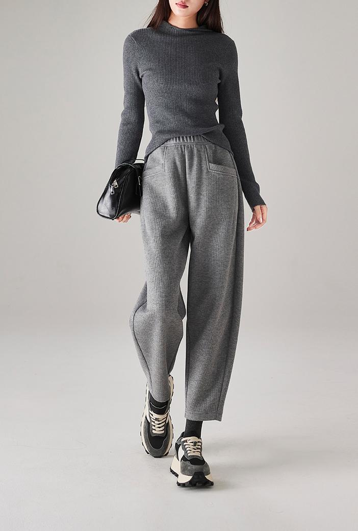 灰色裤子搭配什么衣服