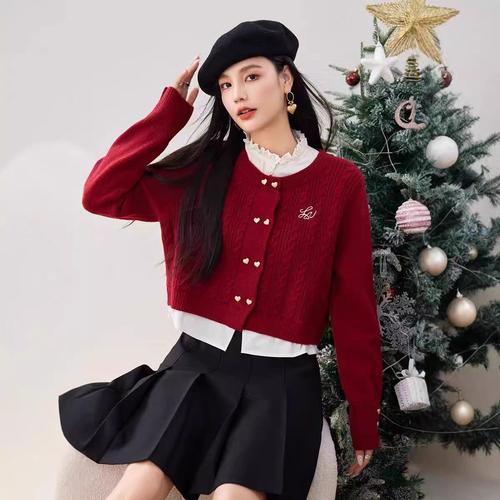 短款红色毛衣怎么搭配好看