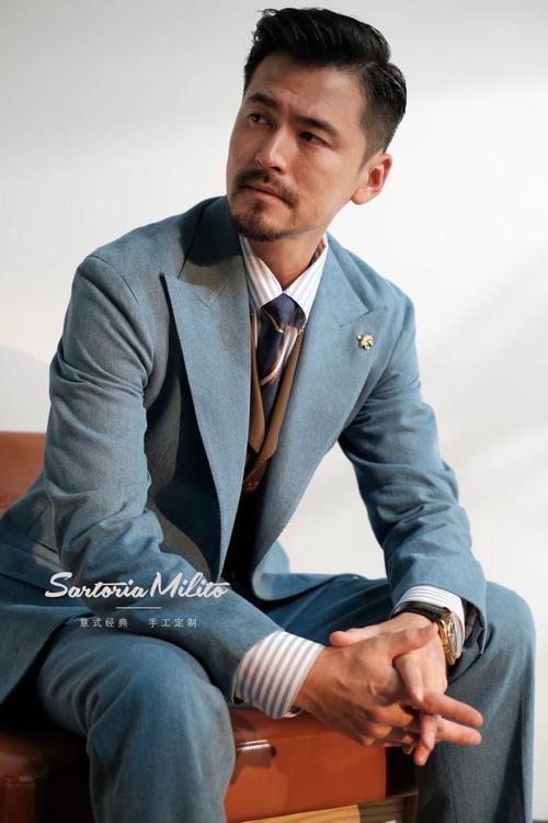 牛仔蓝小西装怎么搭配