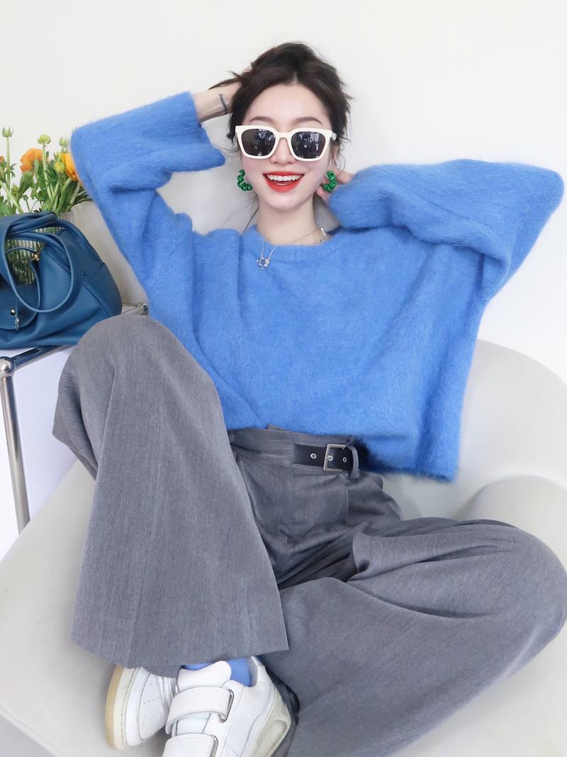 天蓝色的针织毛衣怎么搭配什么裤子好看图片